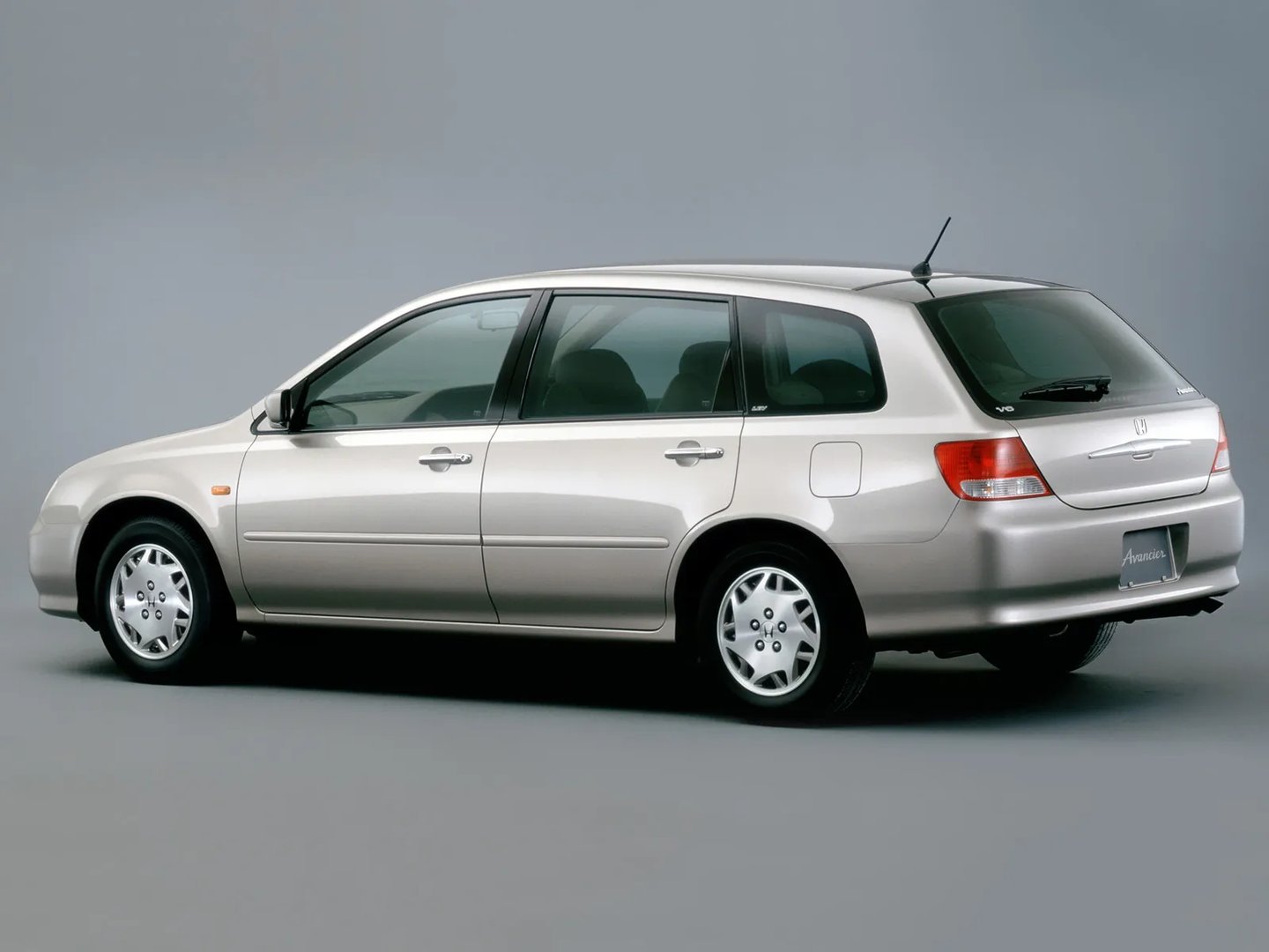 Honda_Avancier_1_generation__Estate_5-door__3.jpg