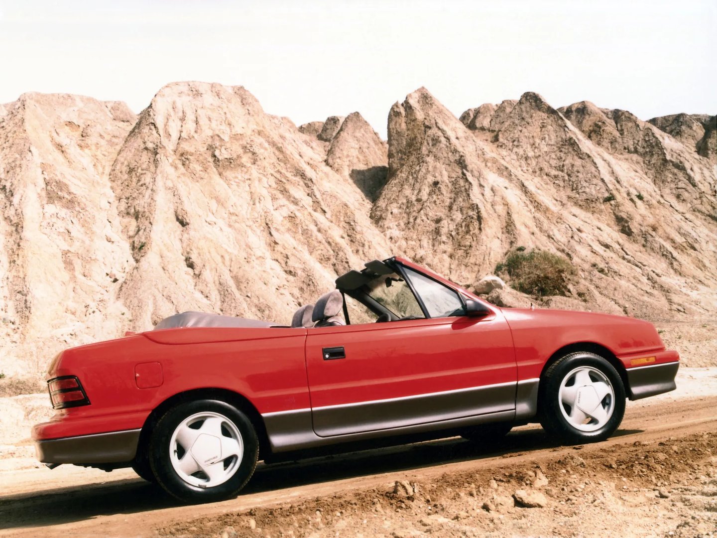 Dodge_Shadow_1_generation__Cabrio__1.jpg