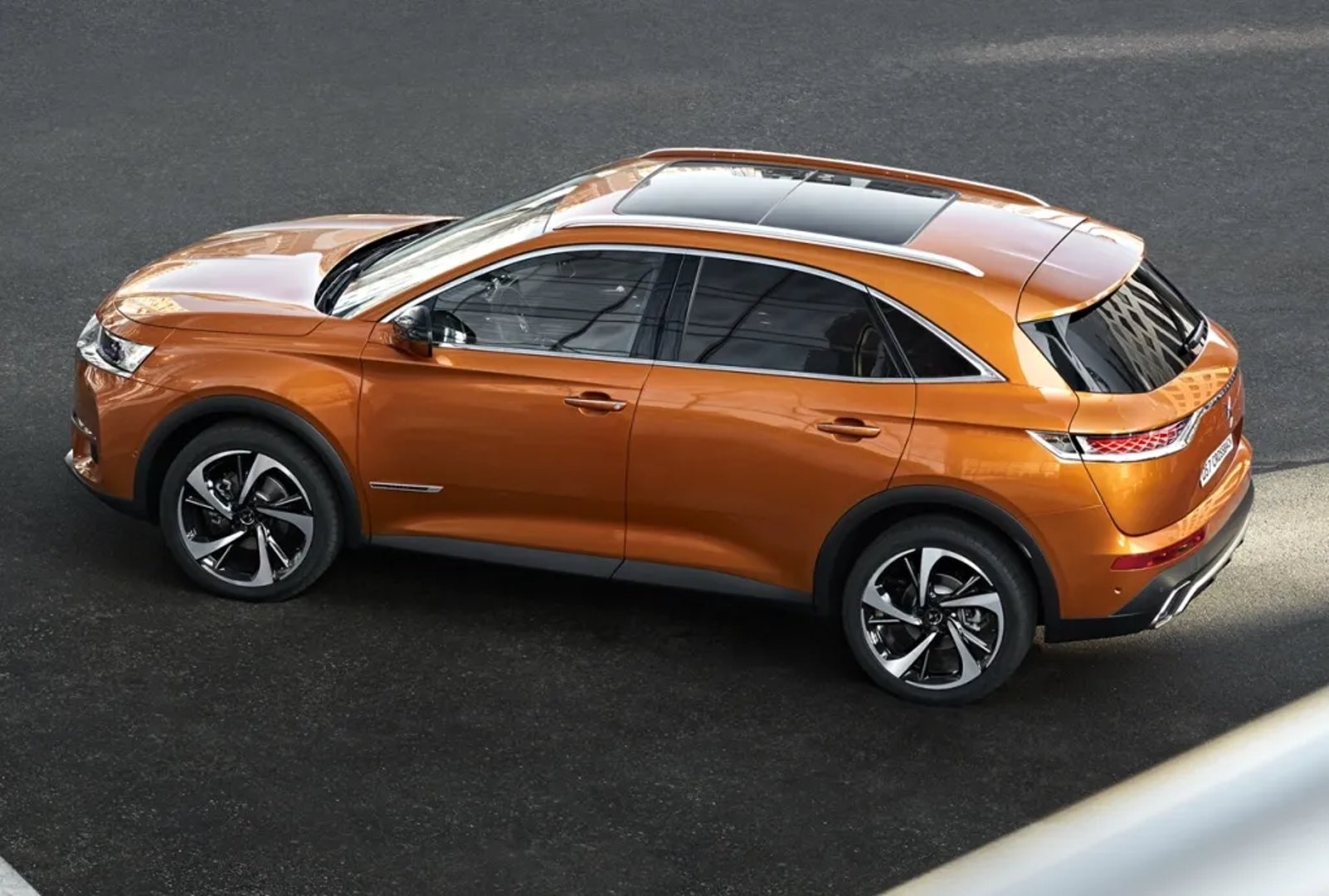 DS_7_Crossback_1_generation__SUV_5-doors__7.jpg
