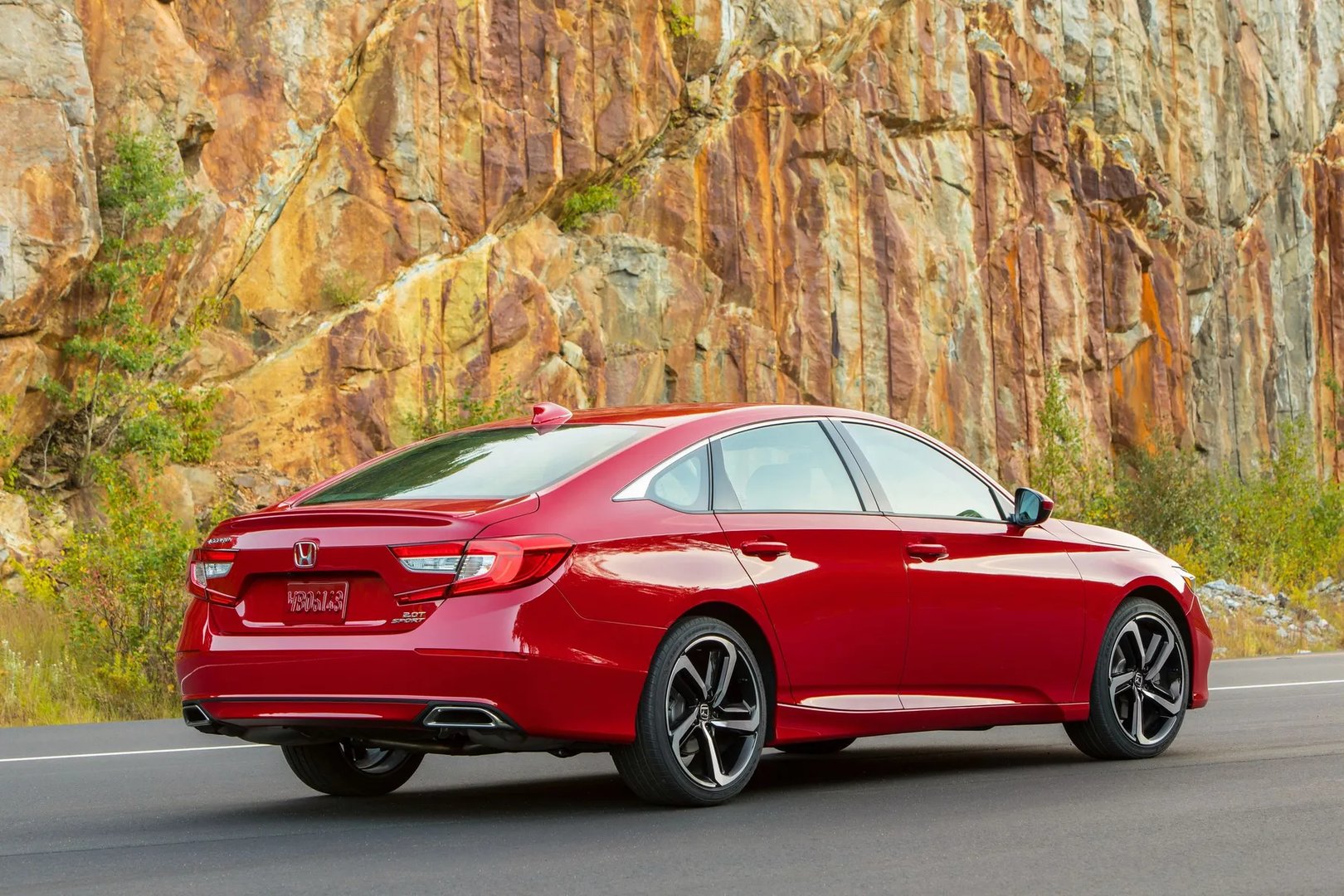 Honda_Accord_10_generation__Sedan__2.jpg