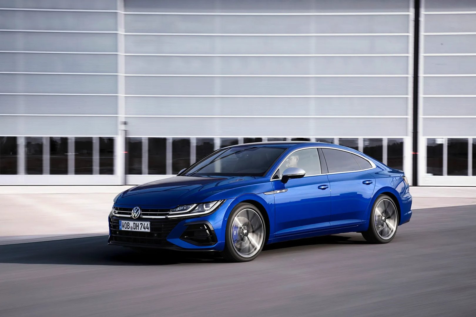 Volkswagen_Arteon_R_1_generation_restyling__Liftback__6.jpg
