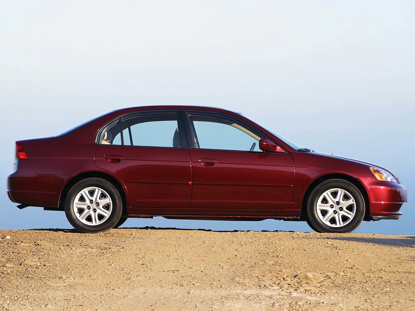 Honda_Civic_(USA)_7_generation__Sedan__2.jpg