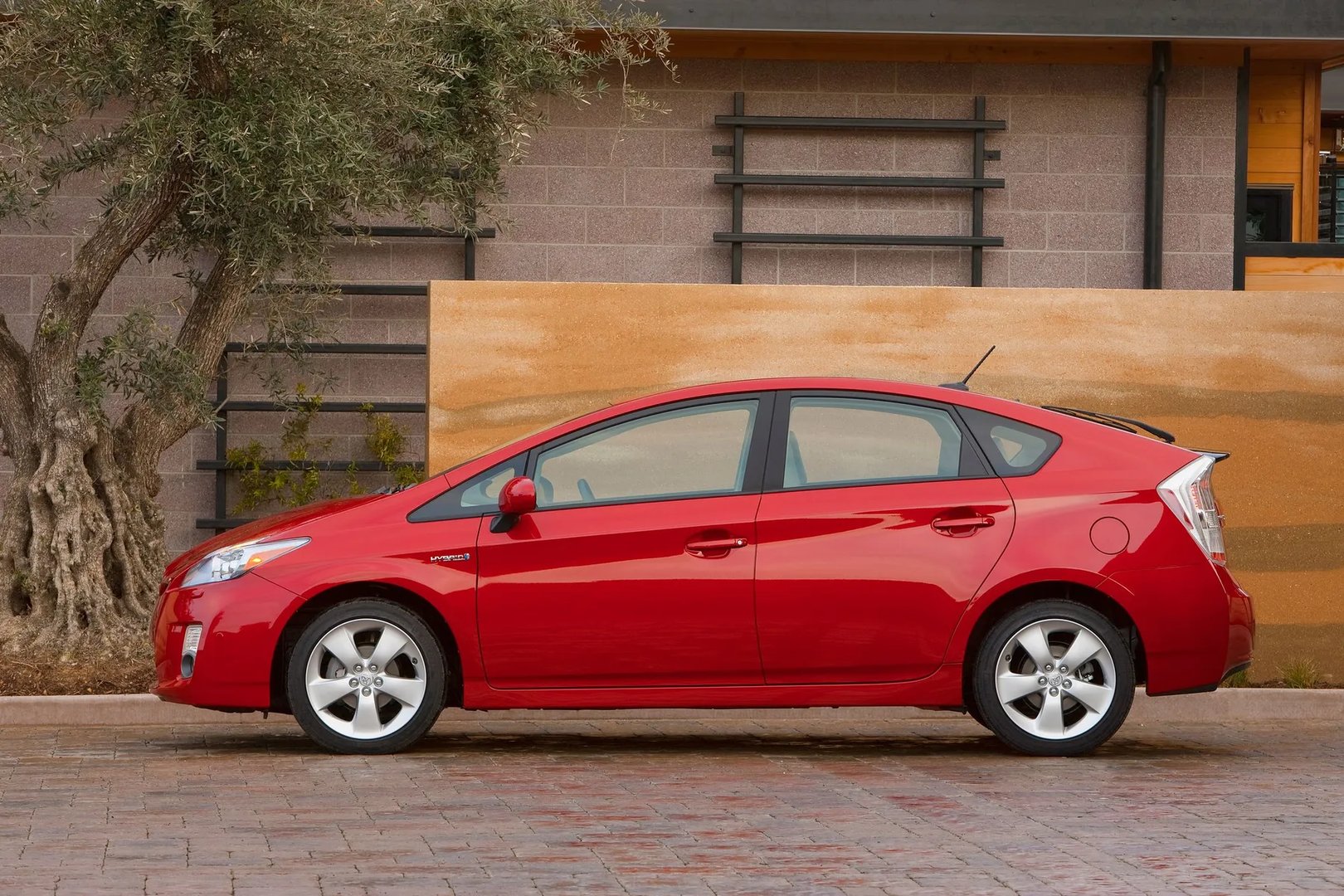 Toyota_Prius_3_generation__Liftback__4.jpg