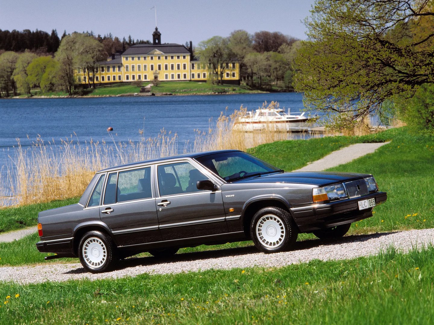 Volvo_760_1_generation__Sedan__7.jpg