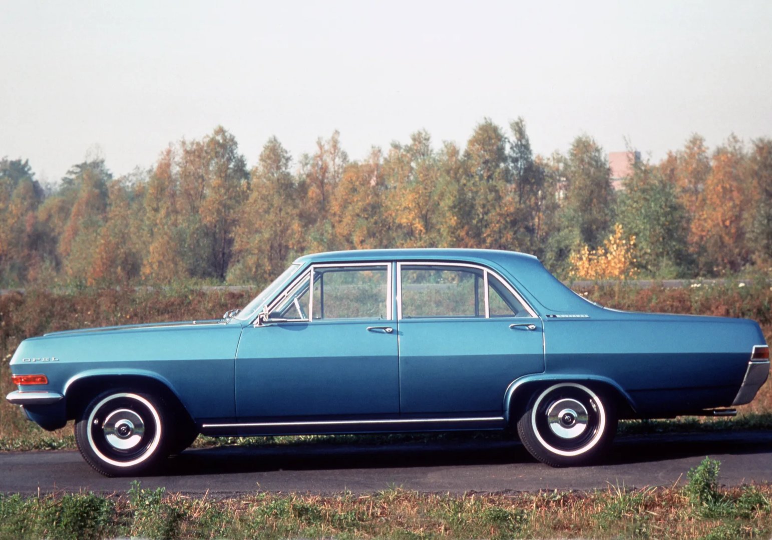 Opel_Kapitan_5_generation__Sedan__3.jpg