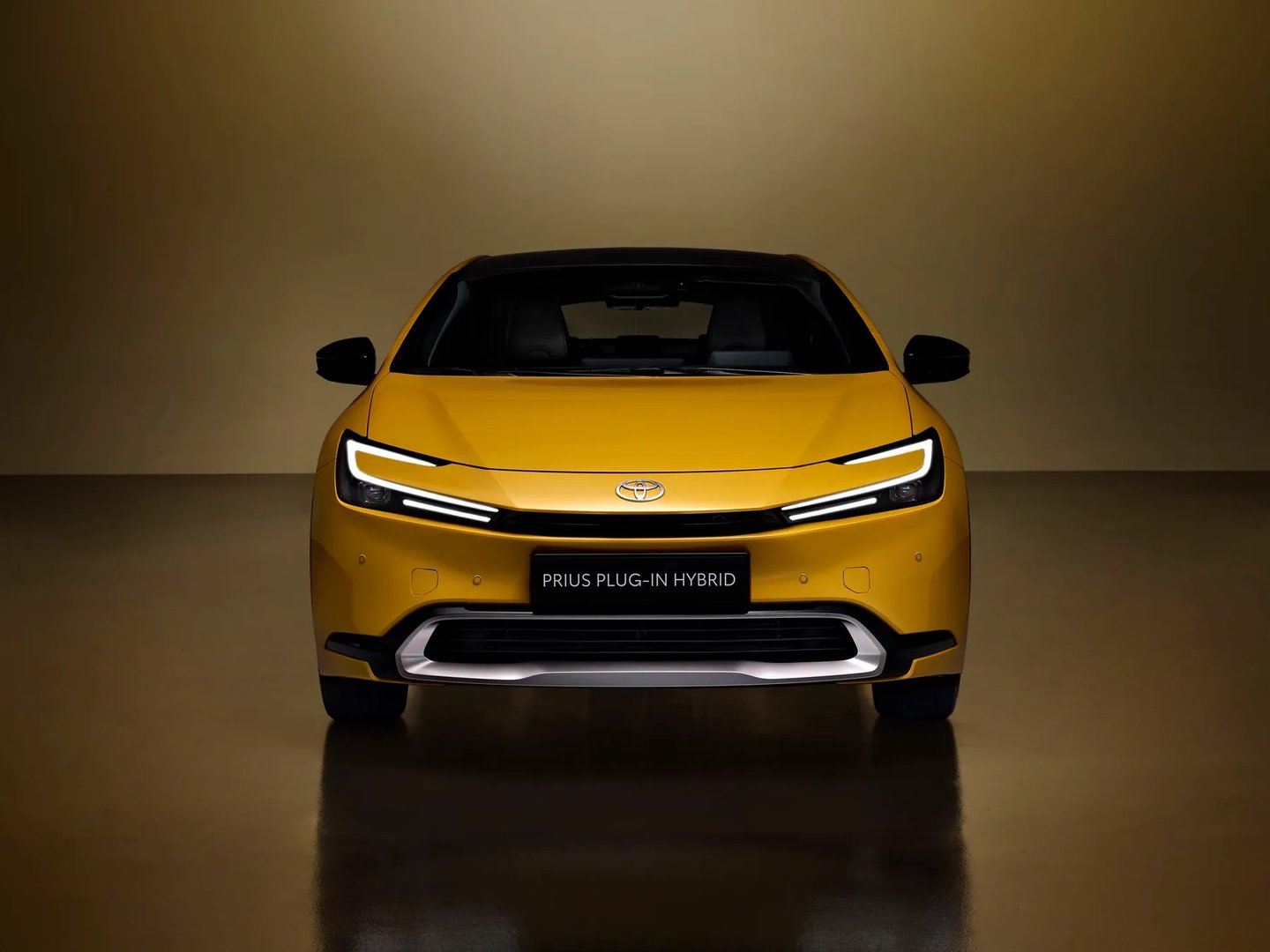 Toyota_Prius_Plug-In_5_generation__Liftback__5.jpg