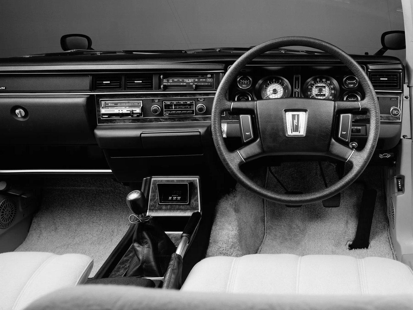 Nissan_Cedric_4_generation__Sedan_Hardtop__6.jpg
