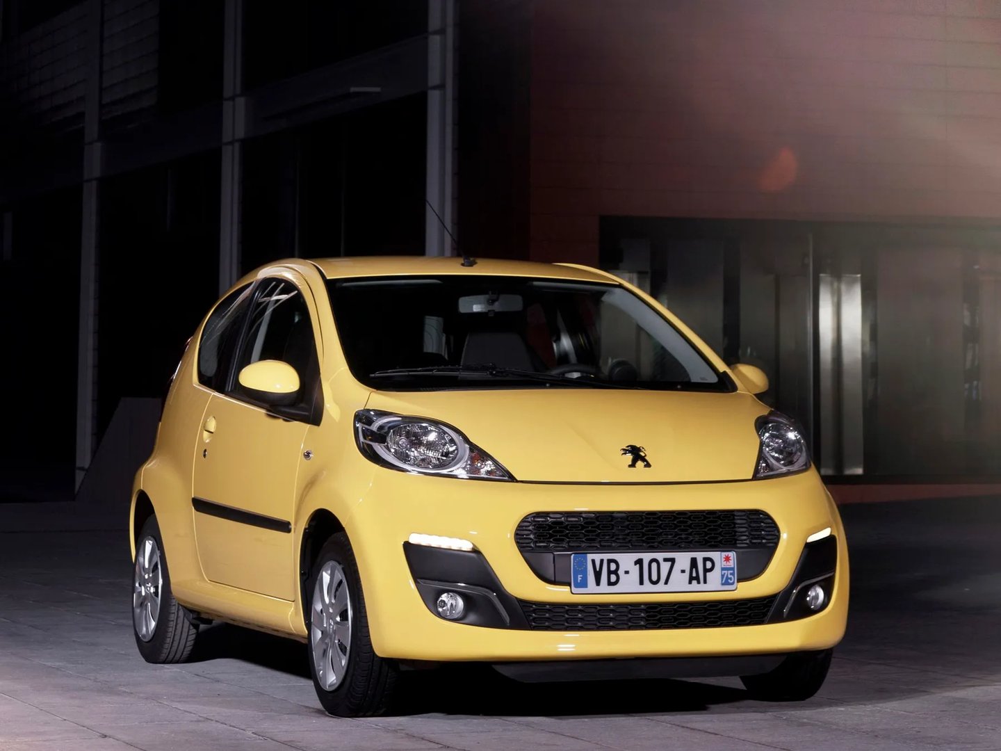 Peugeot_107_1_generation_restyling_2__Mini_3-doors__1.jpg
