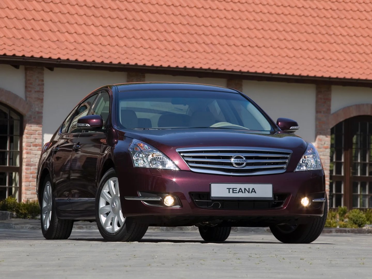 Nissan_Teana_2_generation__Sedan__1.jpg