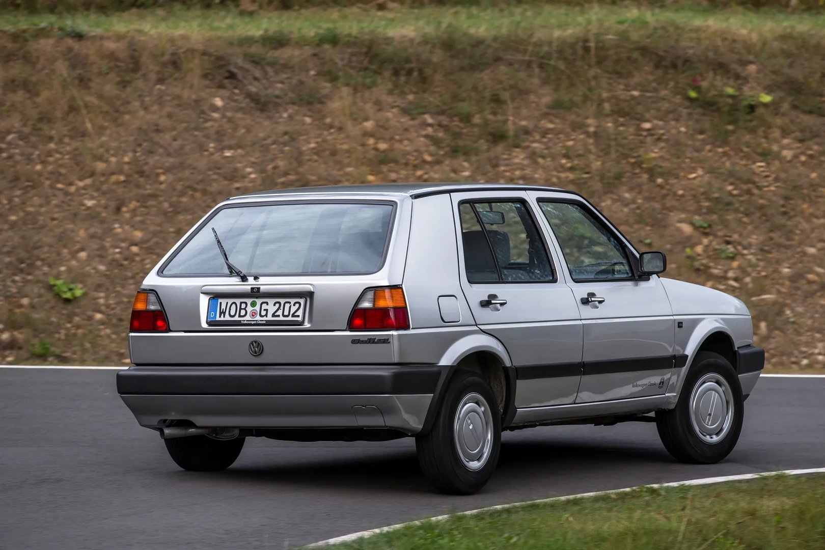 Volkswagen_Golf_2_generation__Hatchback_5-door__9.jpg