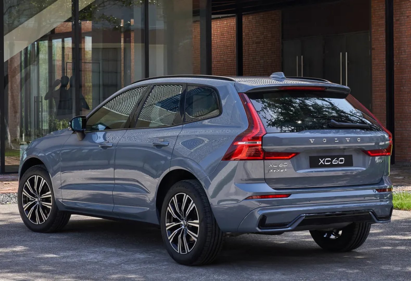 Volvo_XC60_2_generation_restyling__SUV_5-doors__5.jpg