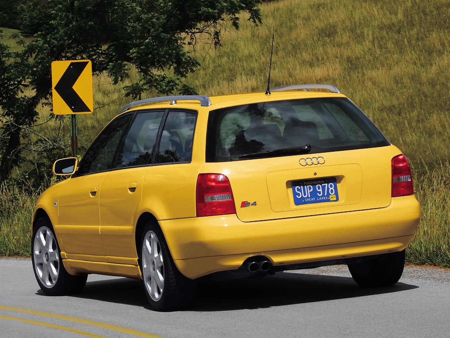Audi_S4_1_generation__Estate_5-door__5.jpg