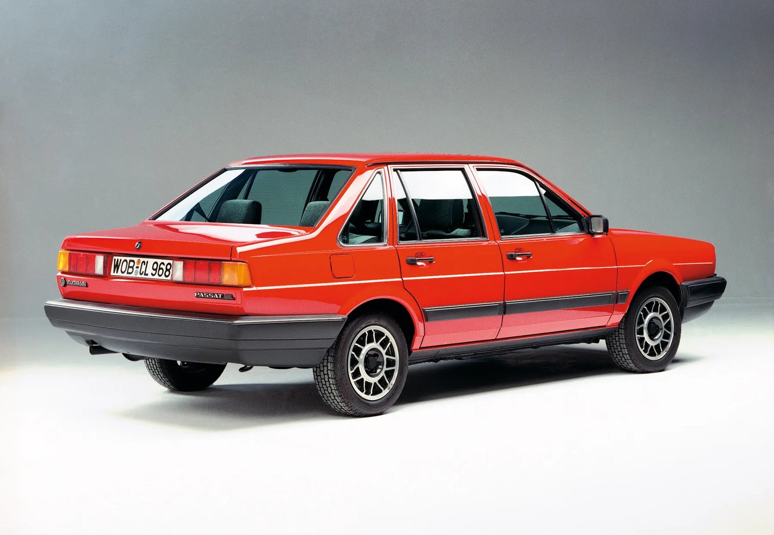 Volkswagen_Passat_2_generation__Sedan__1.jpg
