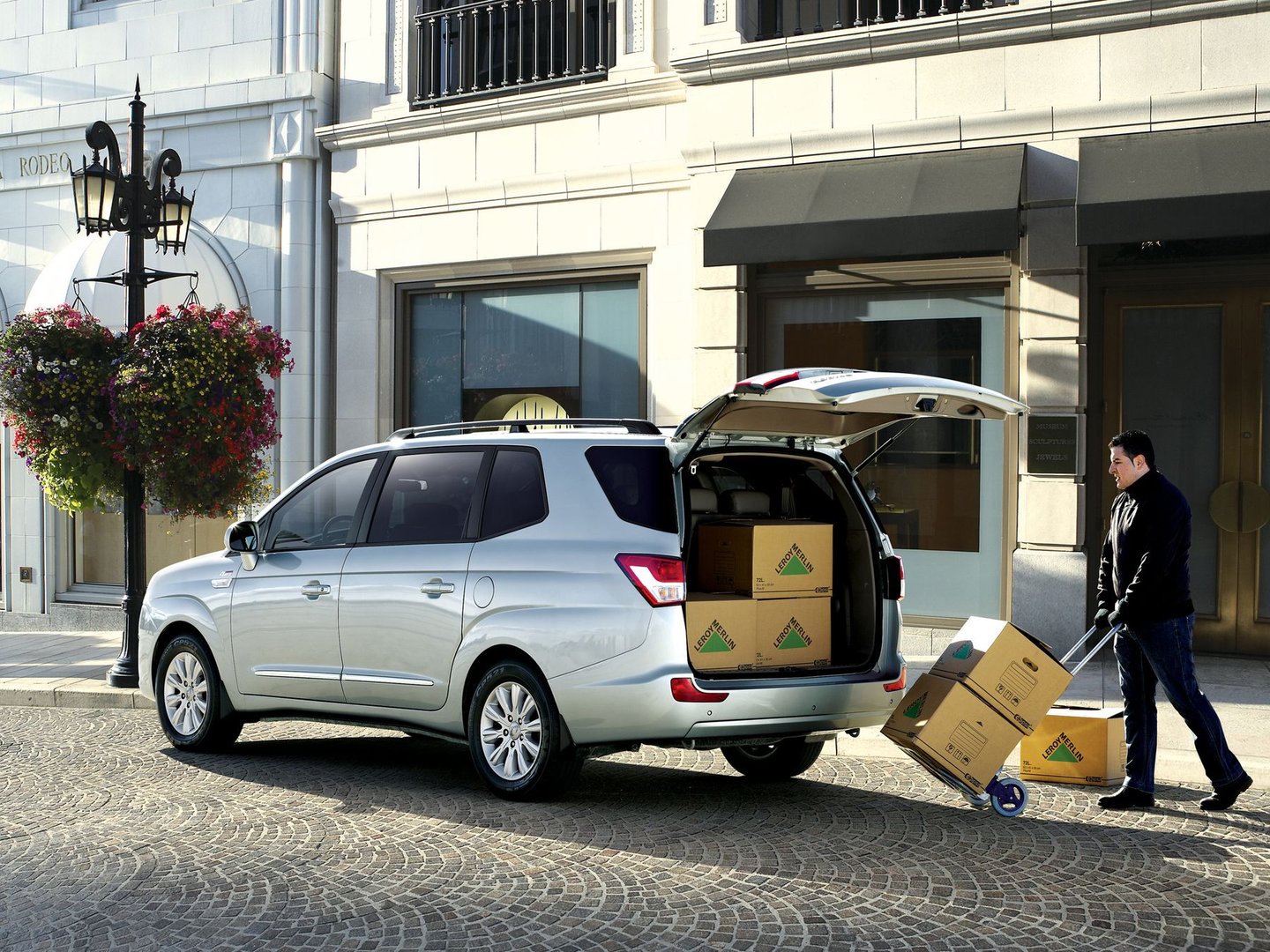 ssangyong_Rodius_2_generation__Minivan__6.jpg