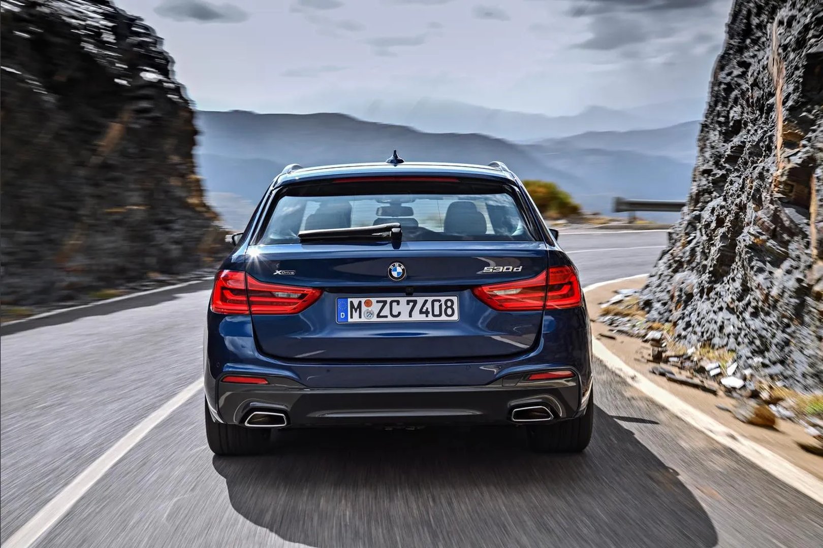 BMW_5_series_7_generation__Estate_5-door__3.jpg