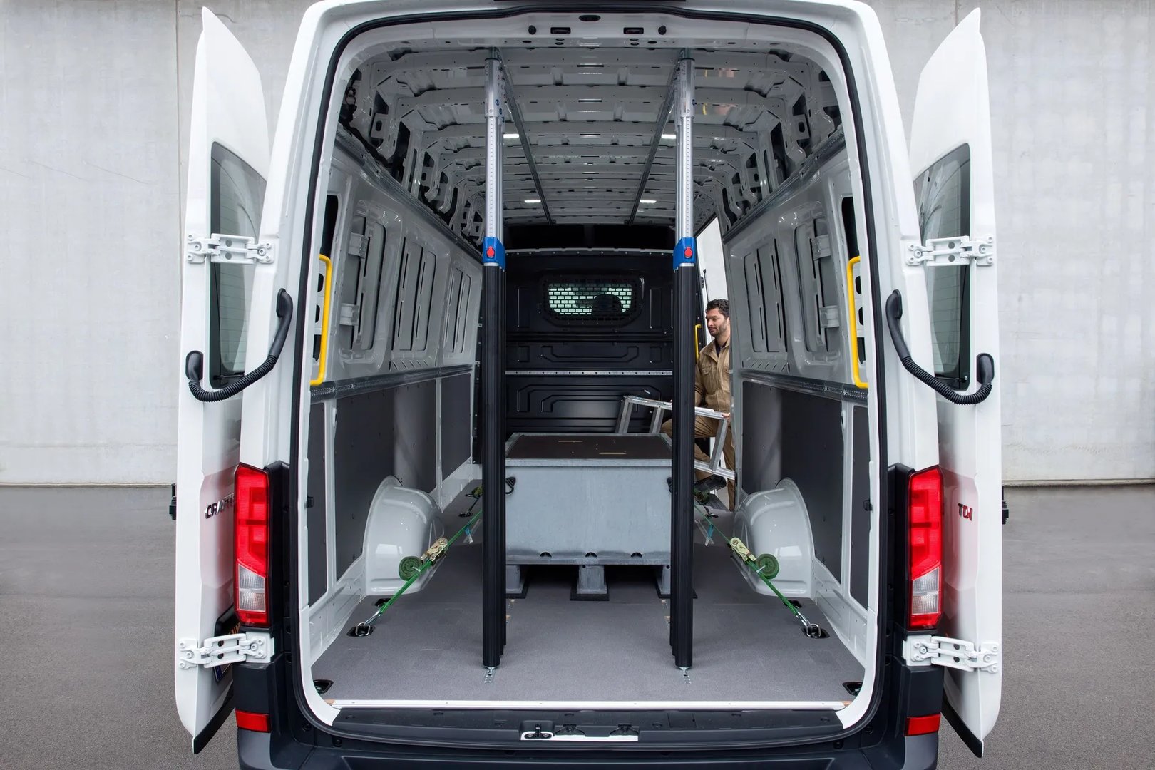 Volkswagen_Crafter_2_generation__Van_Long__4.jpg