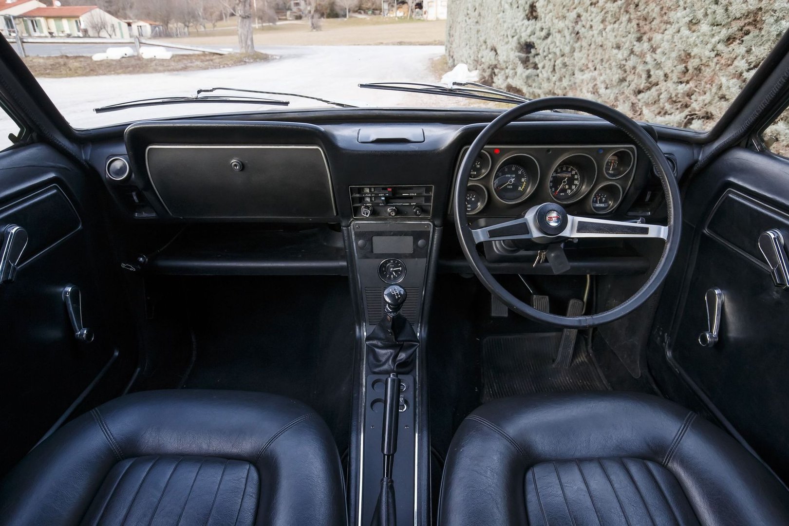 vauxhall_Viva_2_generation__Sedan_2-doors__8.jpg