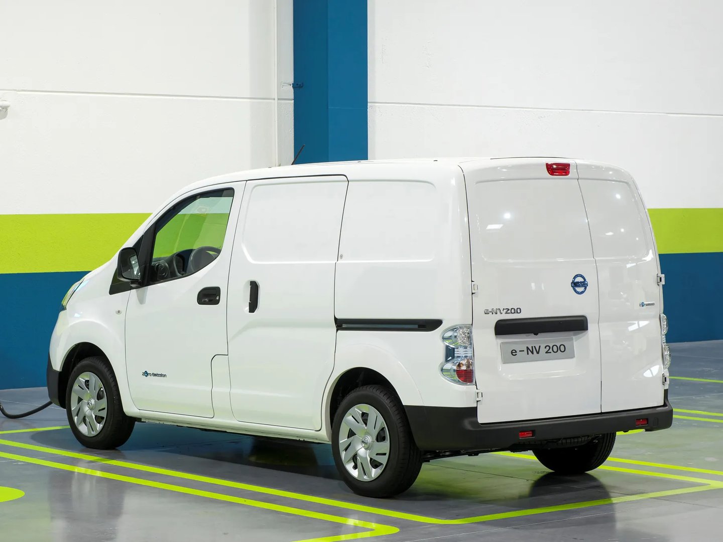 Nissan_E-NV200_1_generation__Van__7.jpg