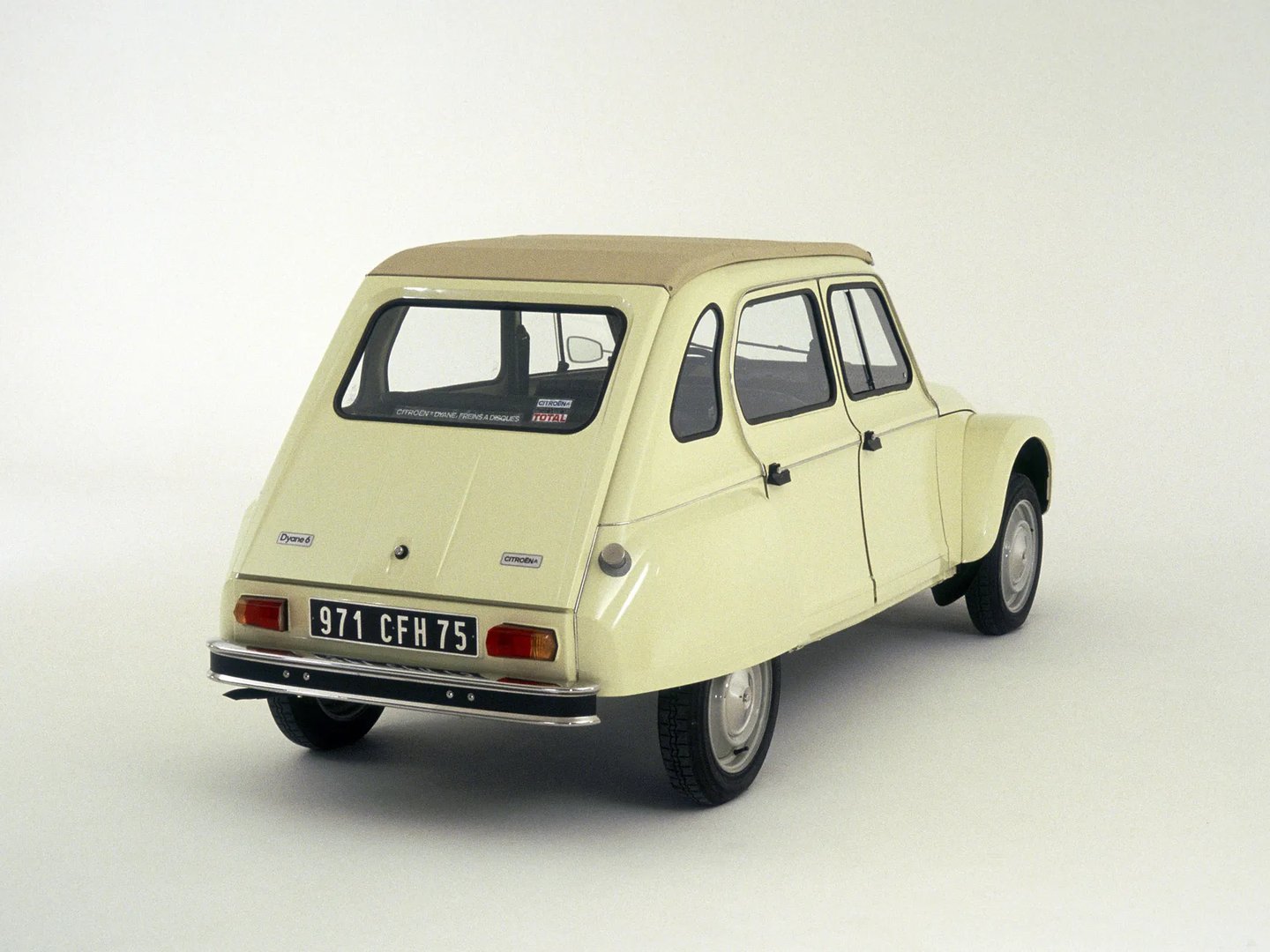 Citroen_Dyane_1_generation__Mini_5-doors__1.jpg