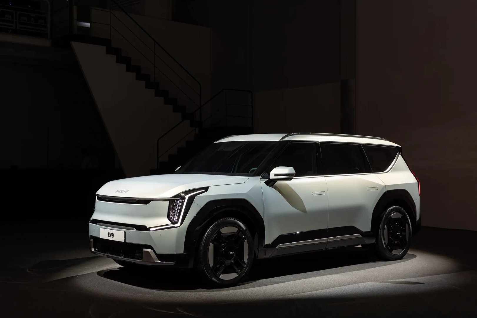 Kia_EV9_1_generation__SUV_5-doors__1.jpg