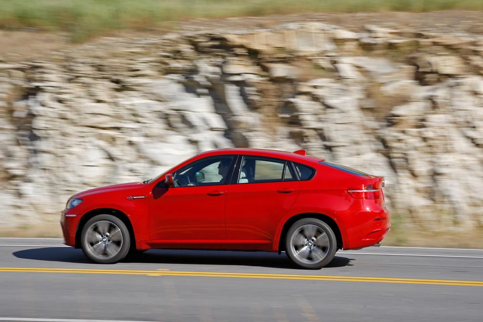 BMW_X6_M_1_generation__SUV_5-doors__4.jpg