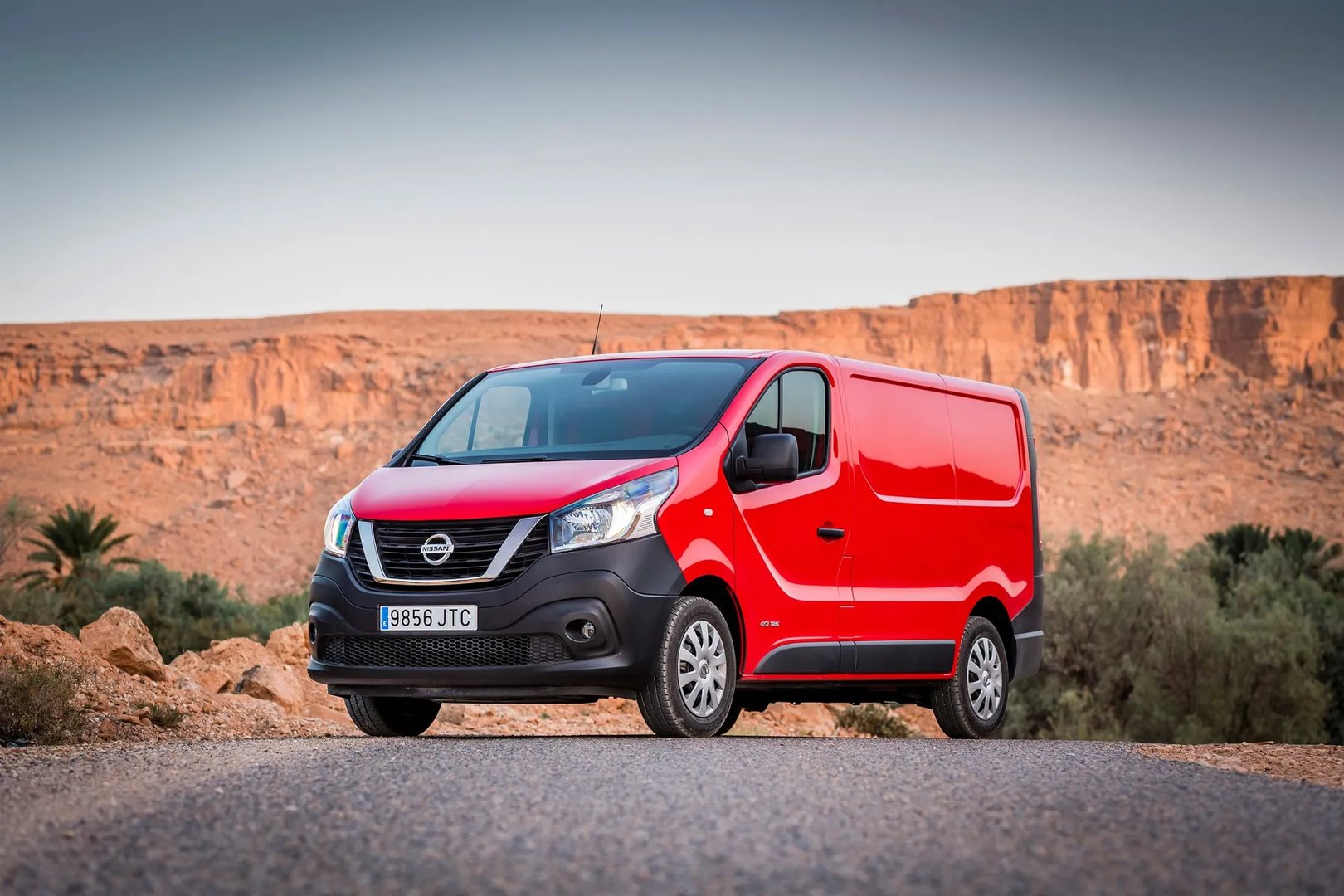 Nissan_NV300_1_generation__Van__1.jpg