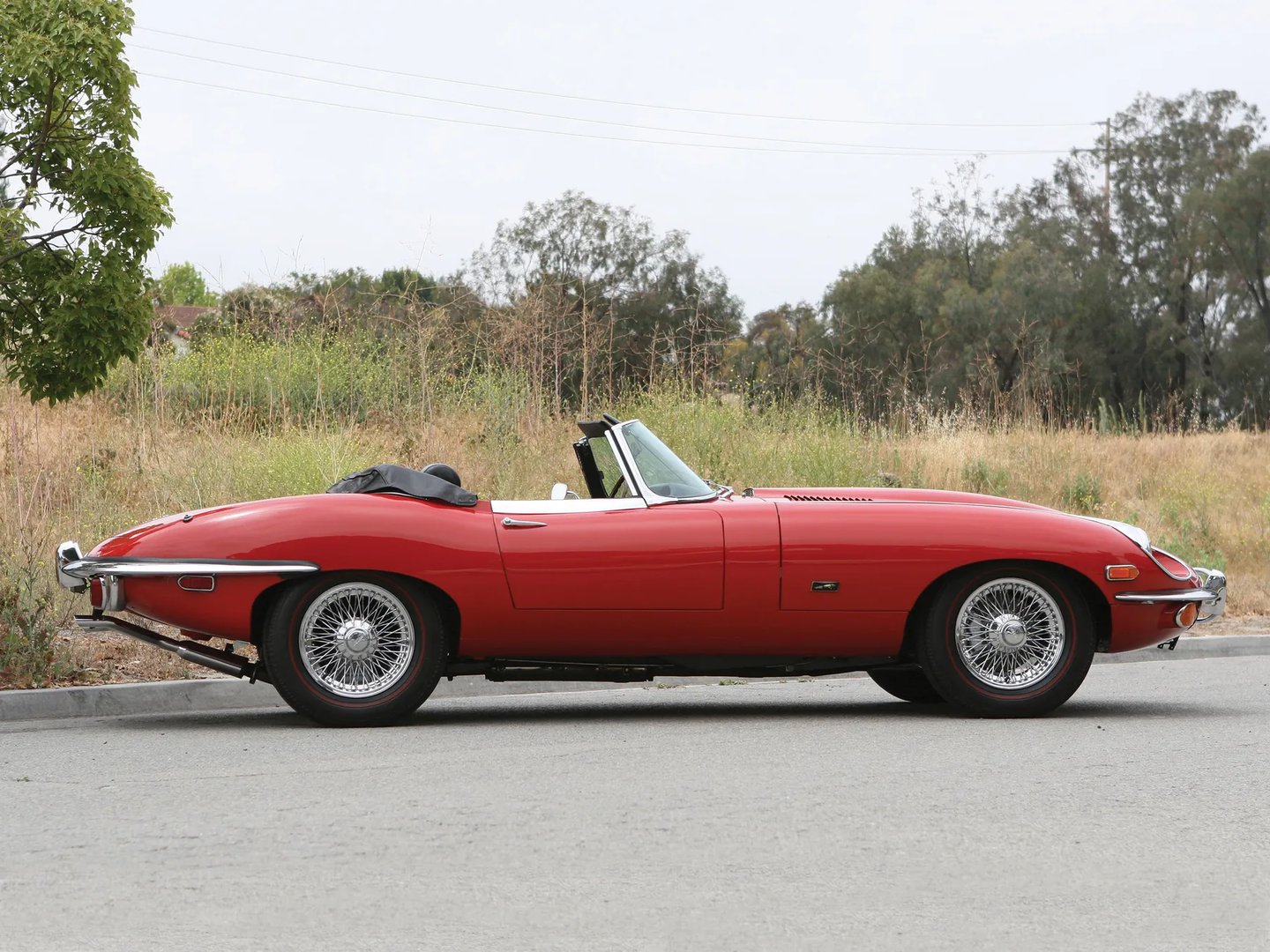 Jaguar_E-type_2_generation__Cabrio__2.jpg