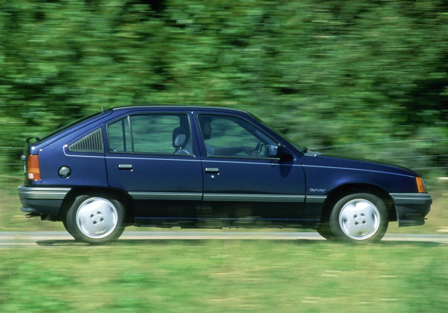 Opel_Kadett_5_generation_restyling__Hatchback_5-door__10.jpg