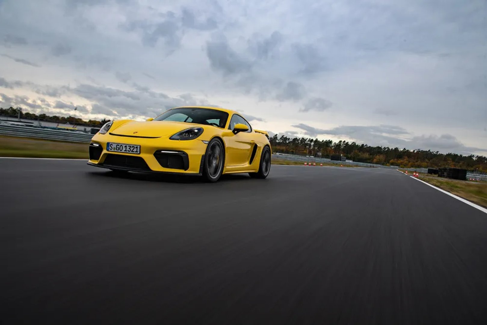 Porsche_718_Cayman_GT4_2_generation__Coupe__4.jpg