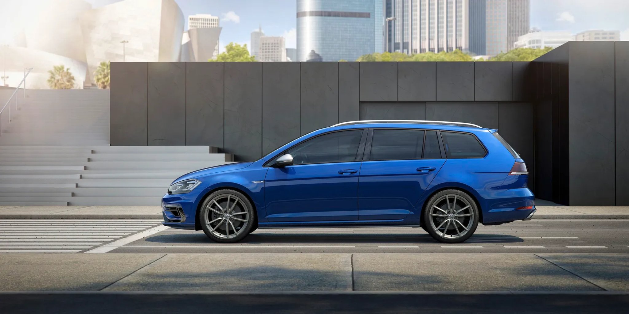 Volkswagen_Golf_R_7_generation_restyling__Estate_5-door__6.jpg