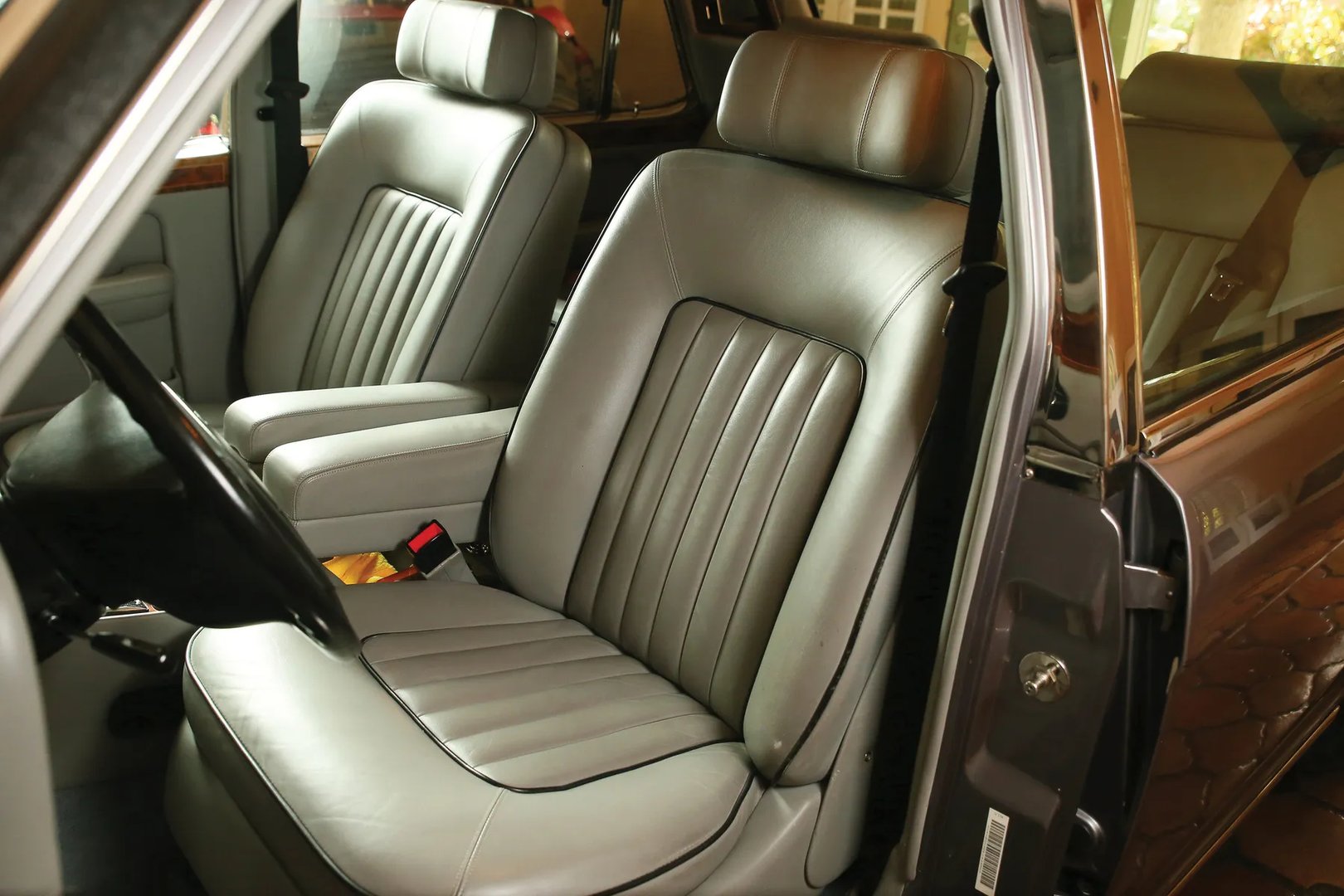 Rolls-Royce_Silver_Spur_2_generation__Sedan__12.jpg