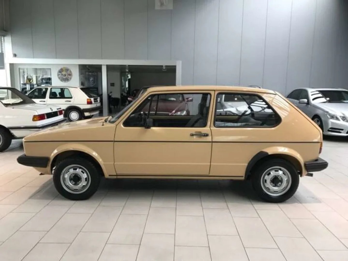 Volkswagen_Golf_1_generation_restyling_2__Hatchback_3-door__6.jpg