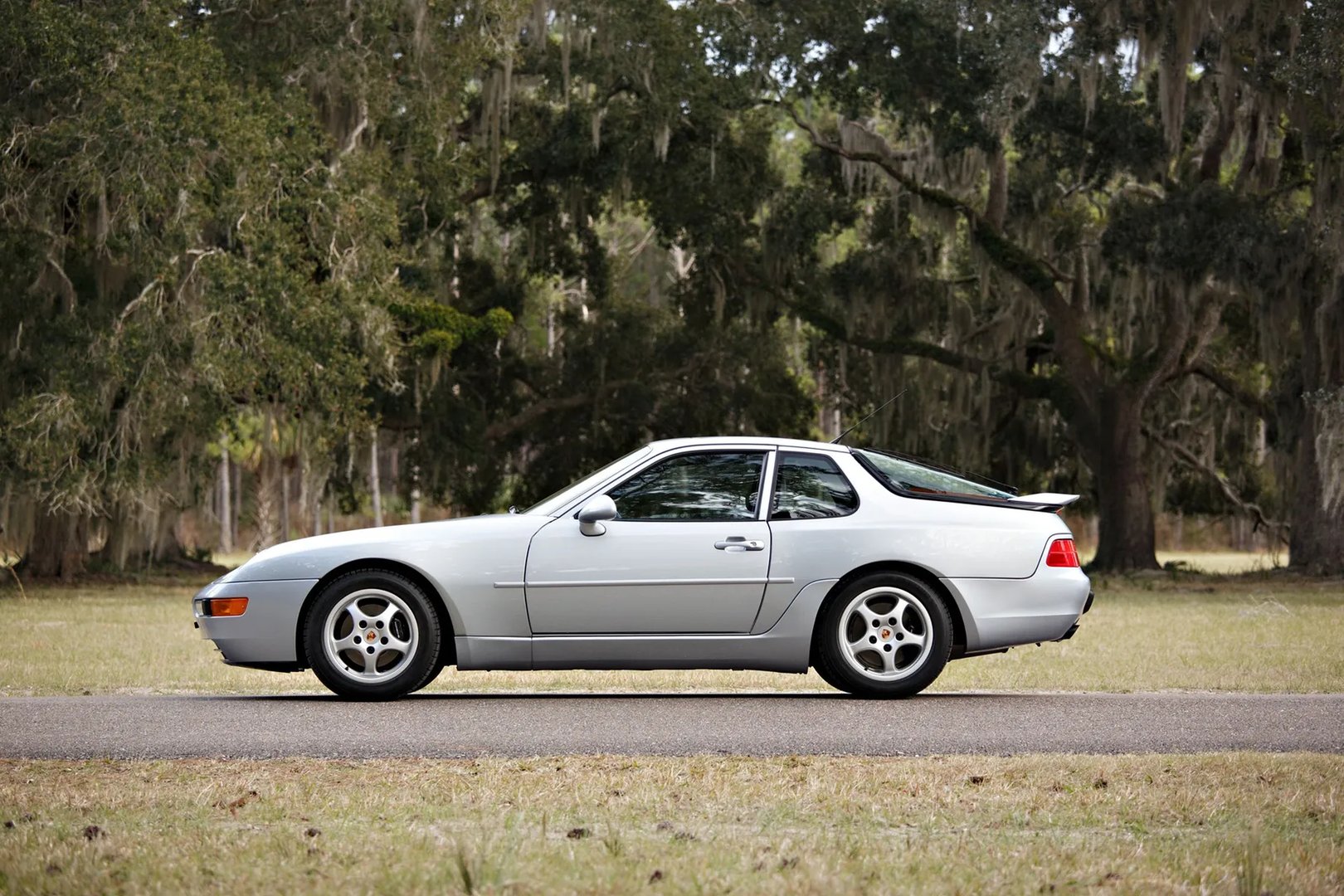 Porsche_968_1_generation__Coupe__6.jpg