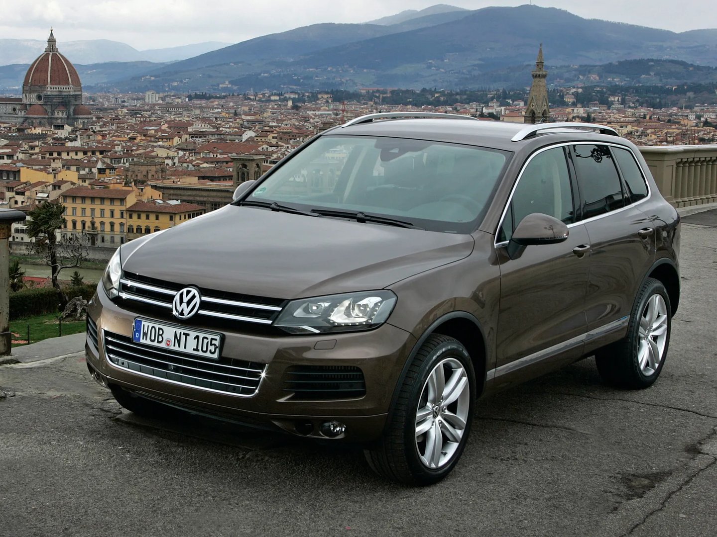 Volkswagen_Touareg_2_generation__SUV_5-doors__5.jpg