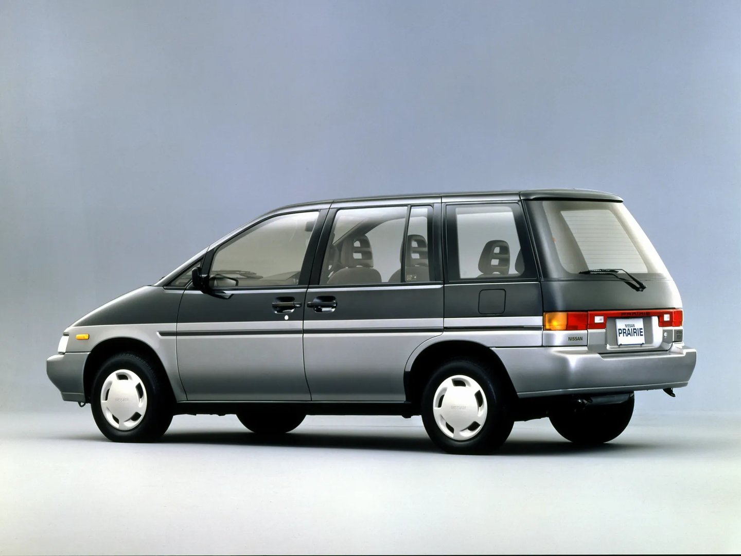 Nissan_Prairie_2_generation__Compact_Van__2.jpg