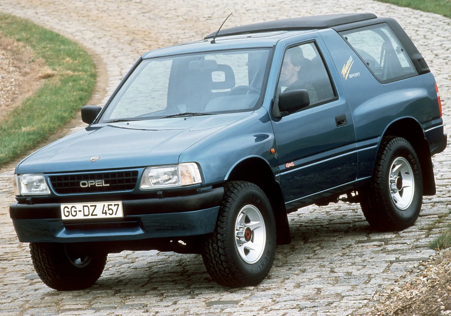 Opel_Frontera_1_generation__SUV_3-doors__13.jpg