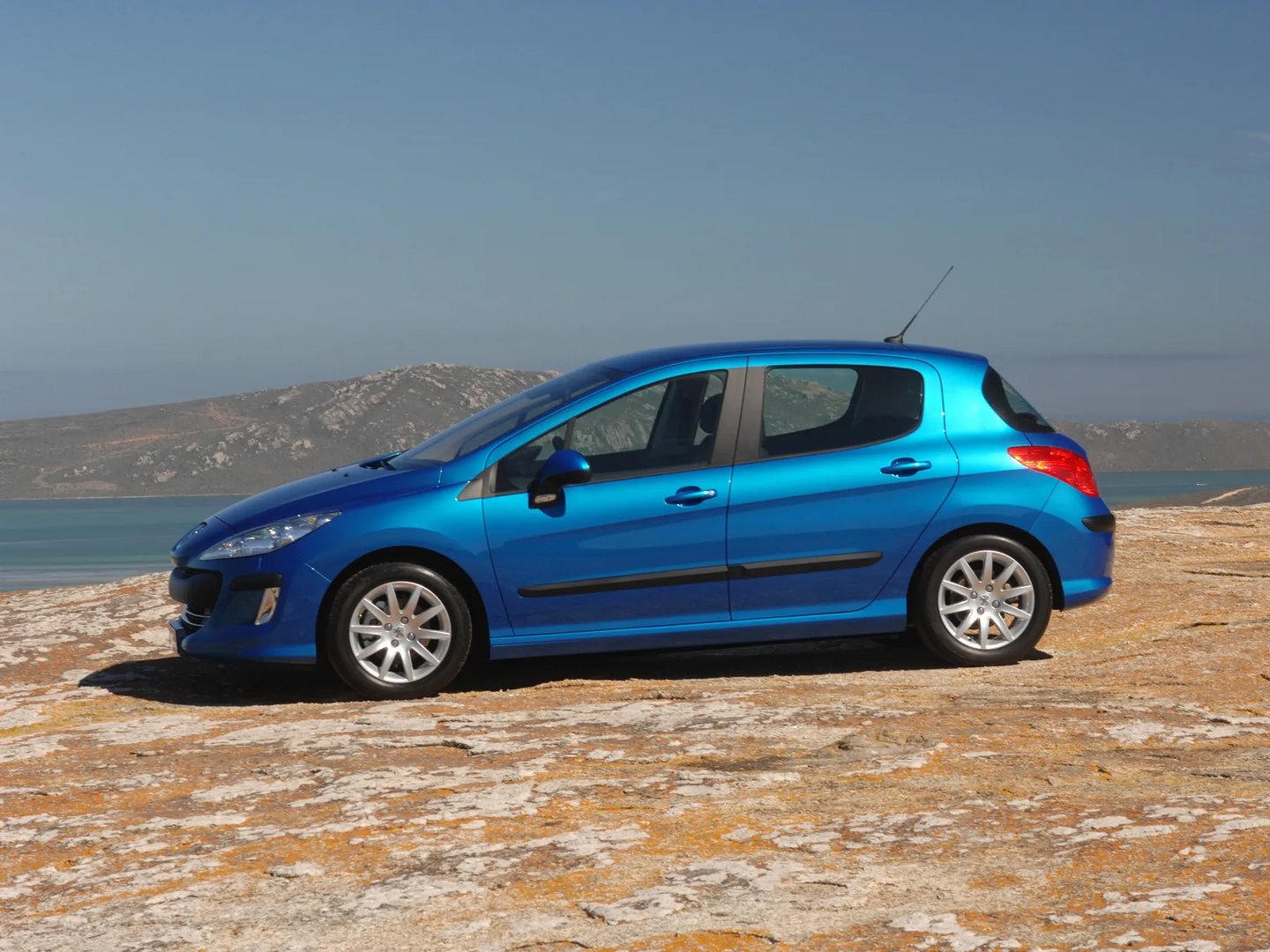 Peugeot_308_1_generation__Hatchback_5-door__9.jpg