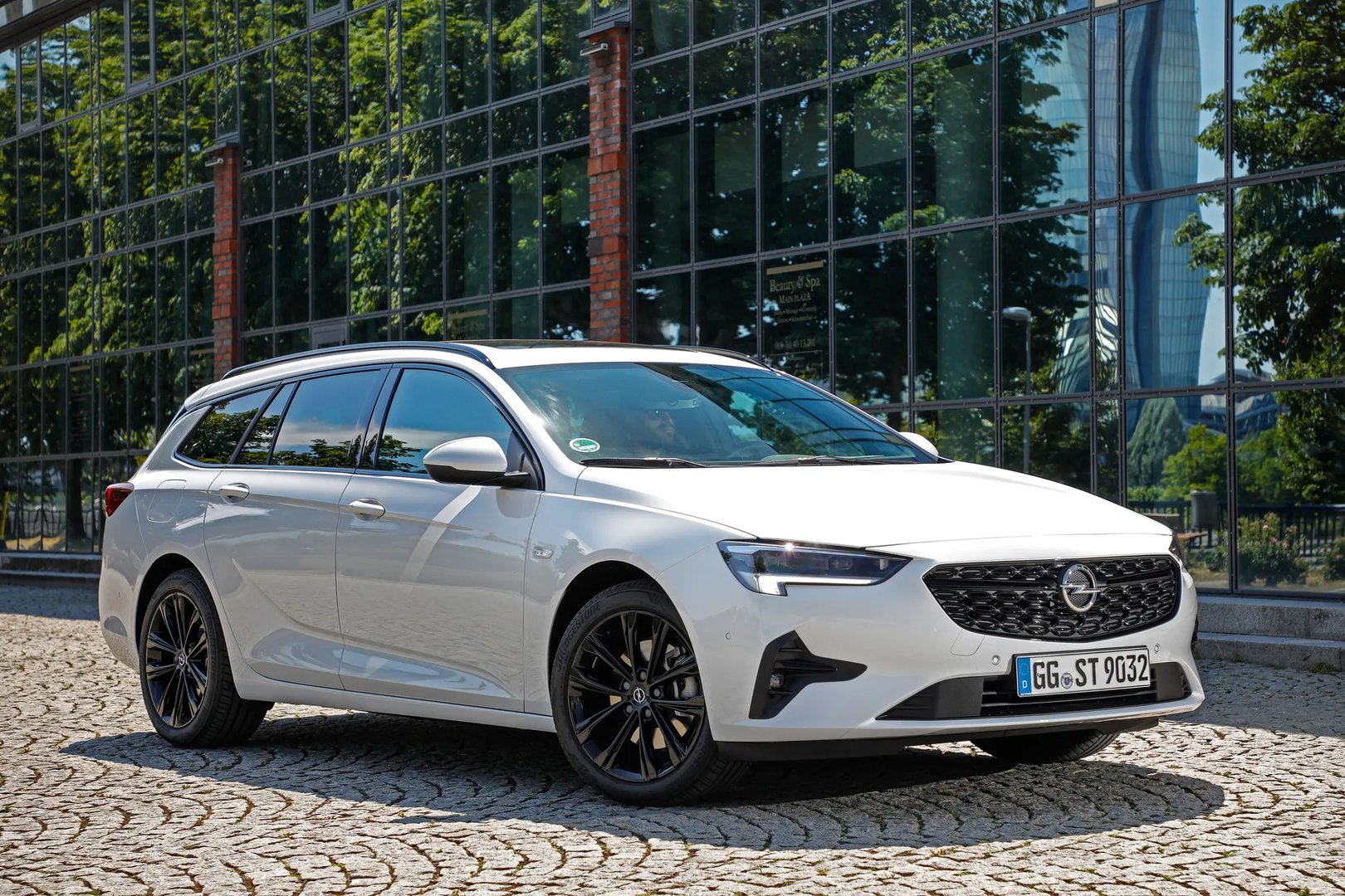 Opel_Insignia_2_generation_restyling_1__Estate_5-door__1.jpg