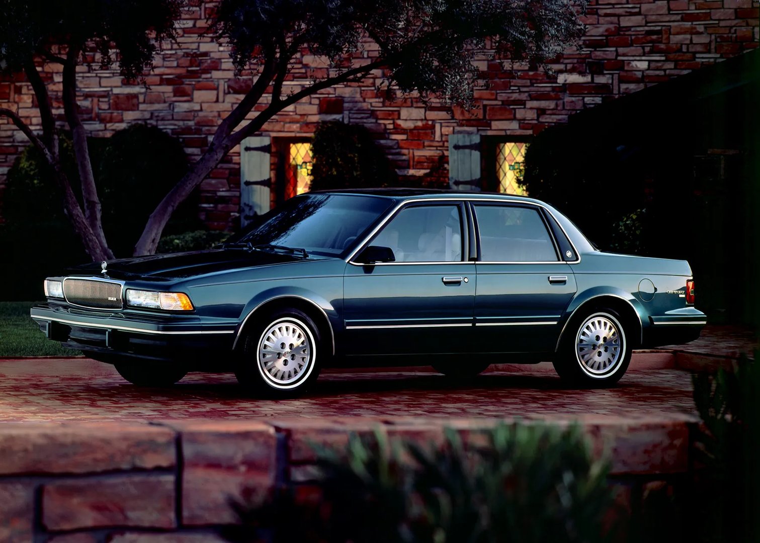 Buick_Century_5_generation__Sedan__3.jpg
