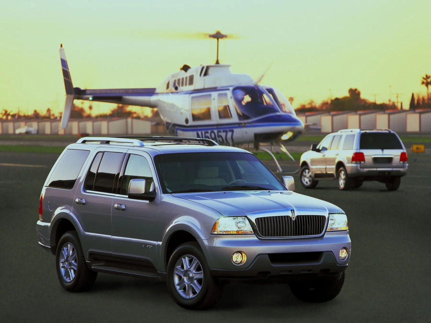 Lincoln_Aviator_1_generation__SUV_5-doors__4.jpg