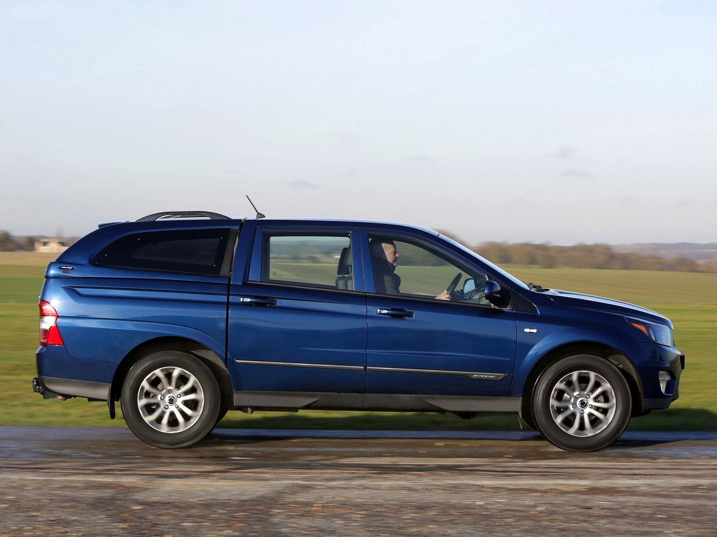 ssangyong_Korando_Sports_1_generation__Pickup_double-cab__3.jpg