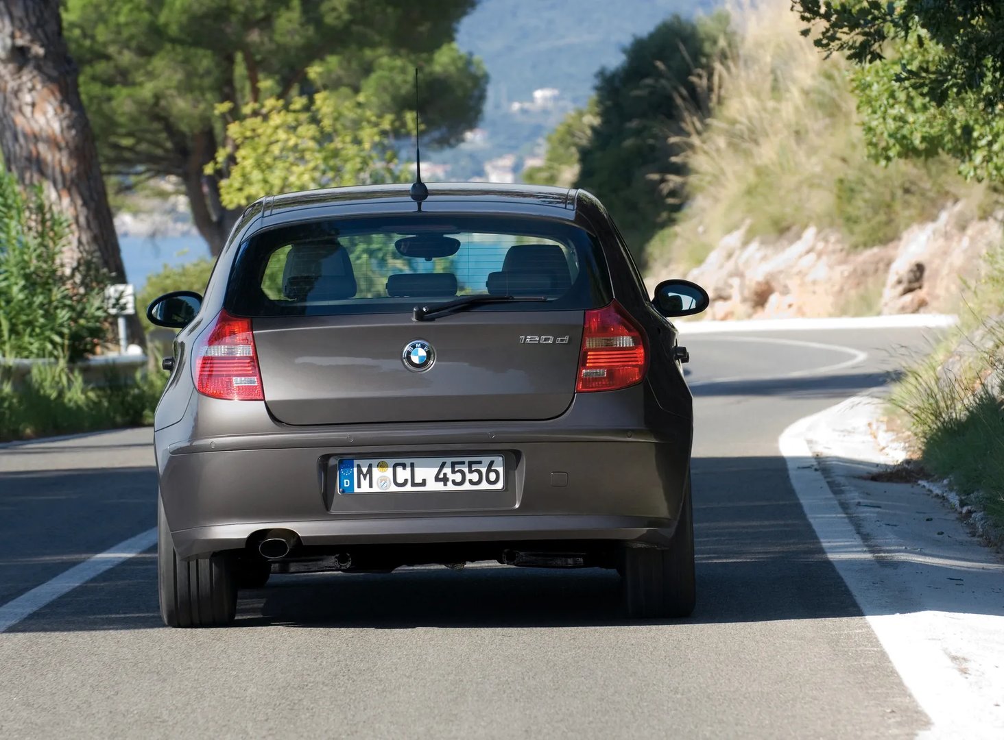 BMW_1_series_1_generation_restyling__Hatchback_5-door__3.jpg
