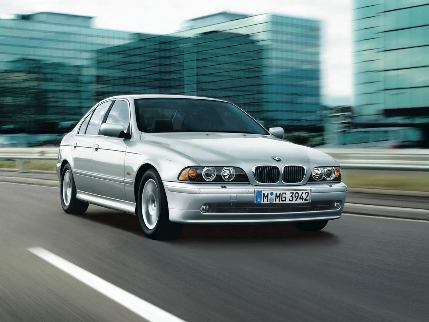 BMW_5_series_4_generation_restyling__Sedan__8.jpg