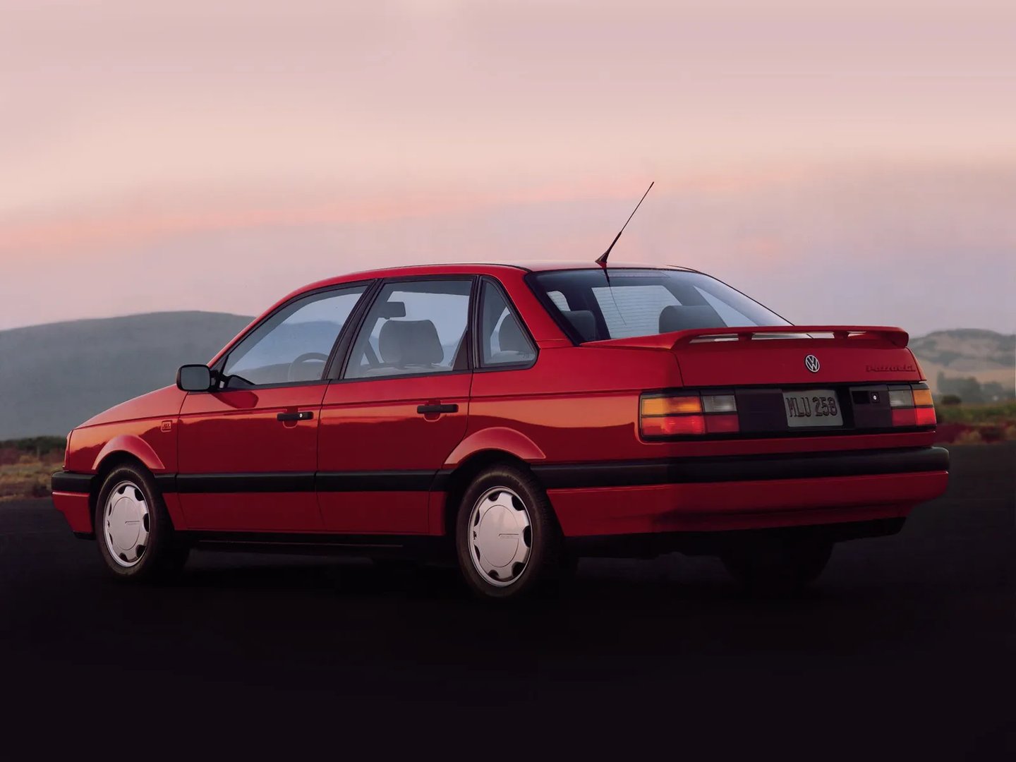 Volkswagen_Passat_3_generation__Sedan__1.jpg