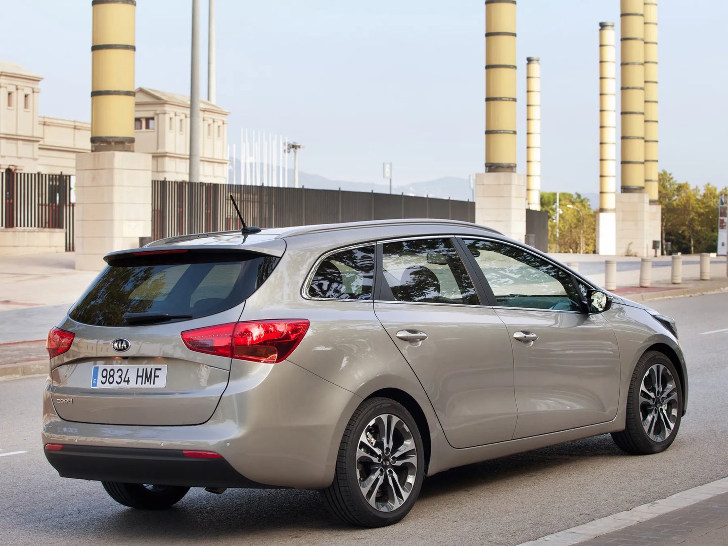 Kia_Ceed_2_generation__Estate_5-door__6.jpg