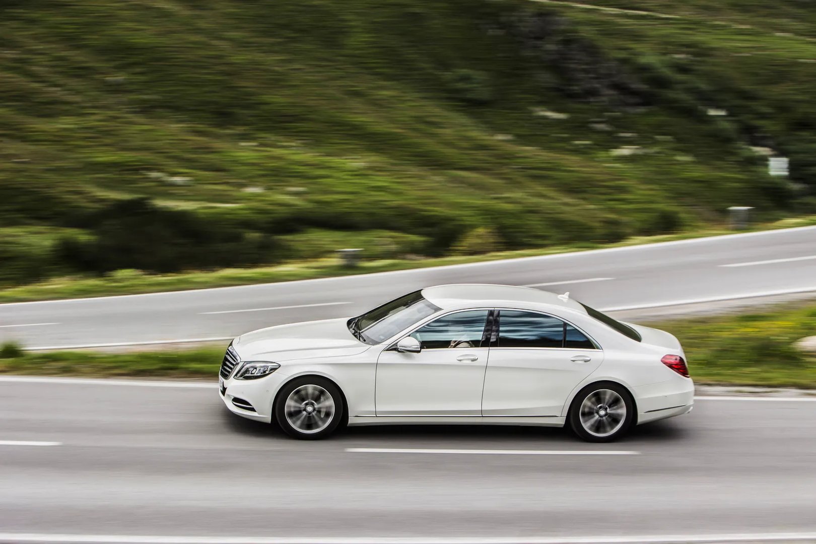 Mercedes_S-Class_6_generation__Sedan_Long__3.jpg
