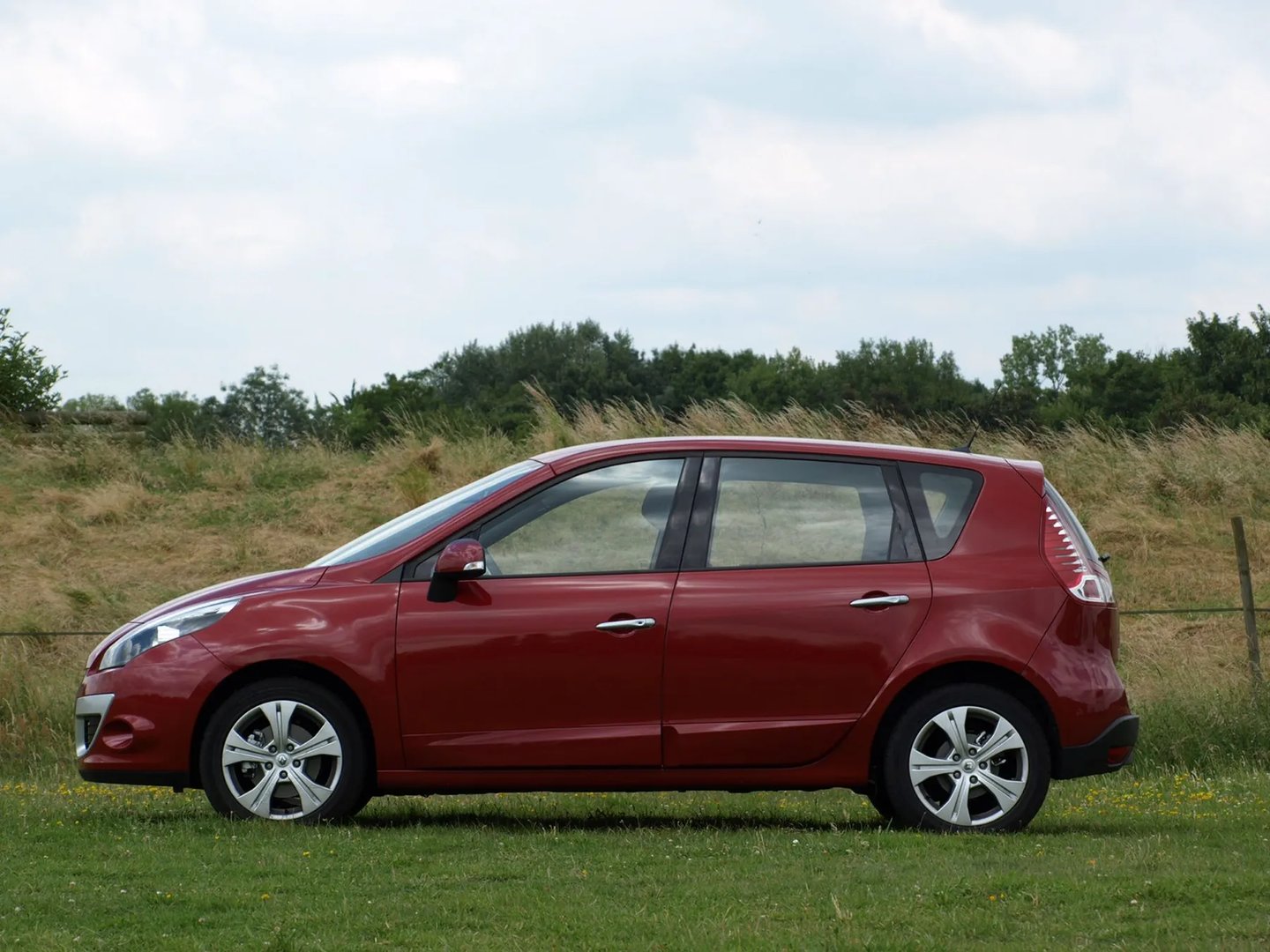 Renault_Scenic_3_generation__Compact_Van__2.jpg