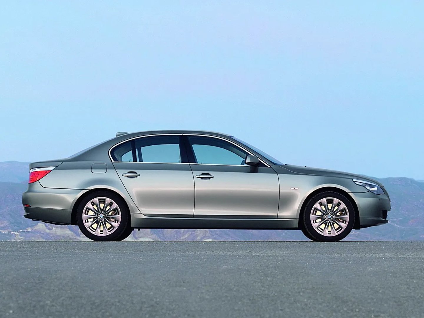 BMW_5_series_5_generation_restyling__Sedan__2.jpg