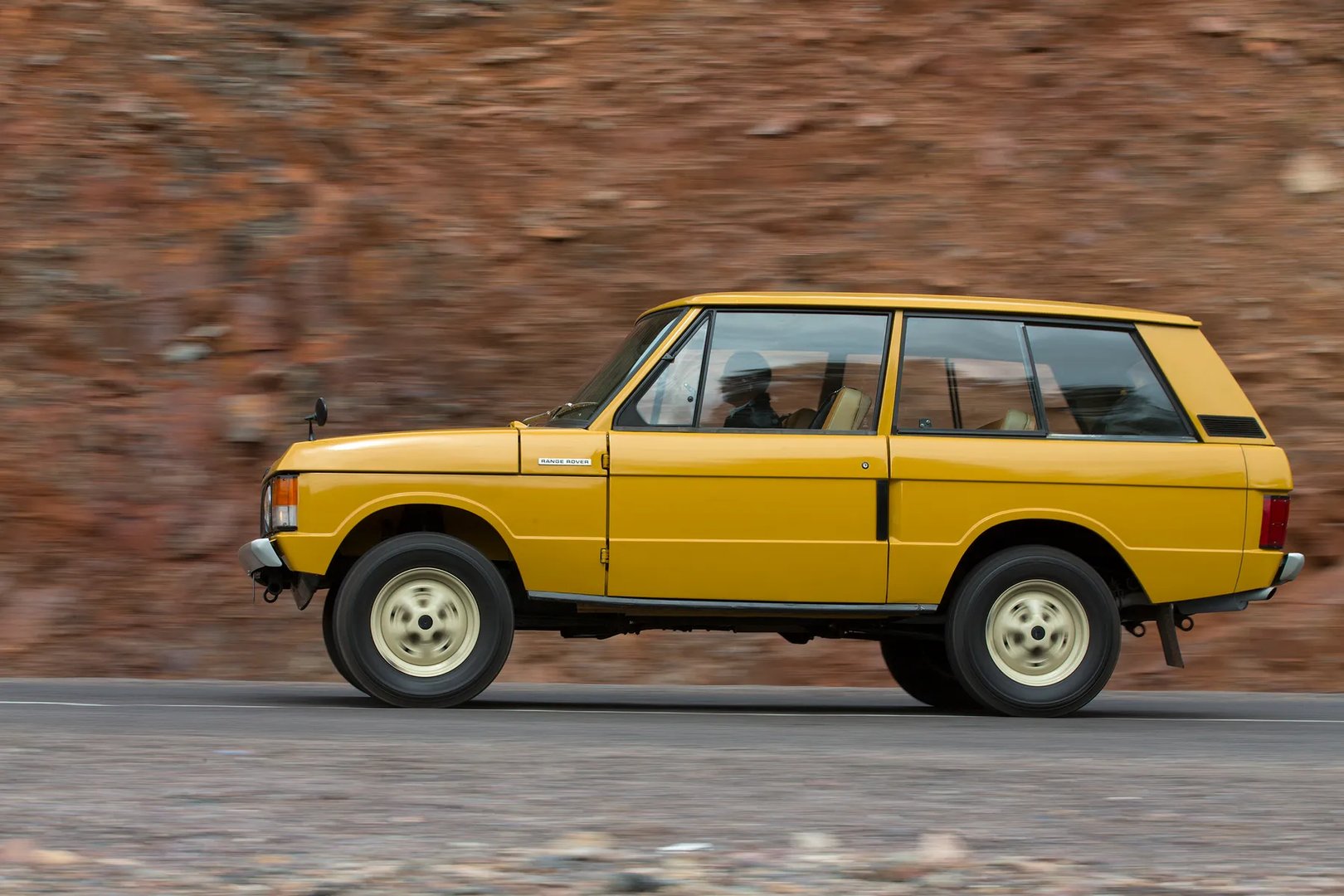Land Rover_Range_Rover_1_generation__SUV_3-doors__9.jpg