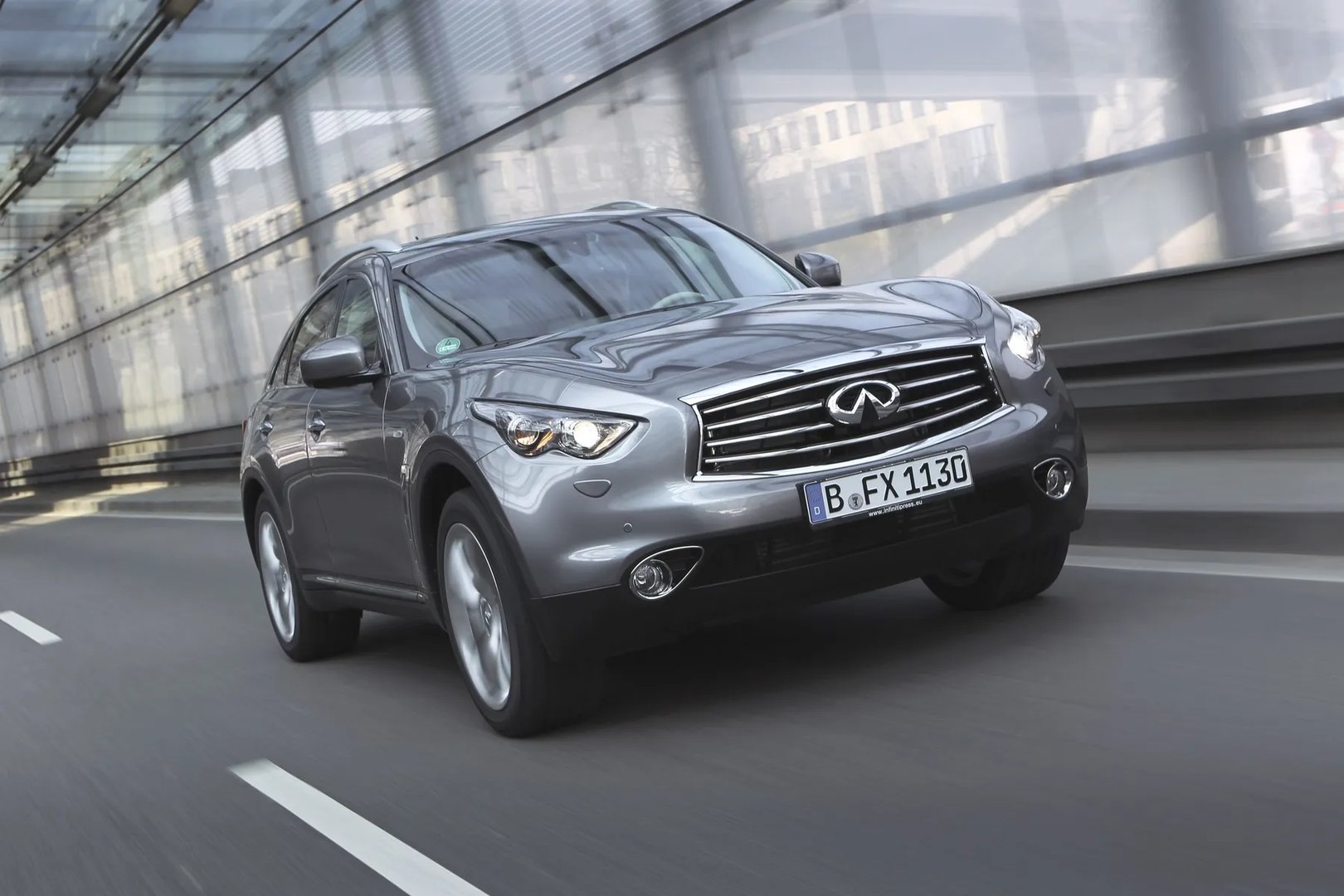 Infiniti_FX_2_generation_restyling__SUV_5-doors__7.jpg